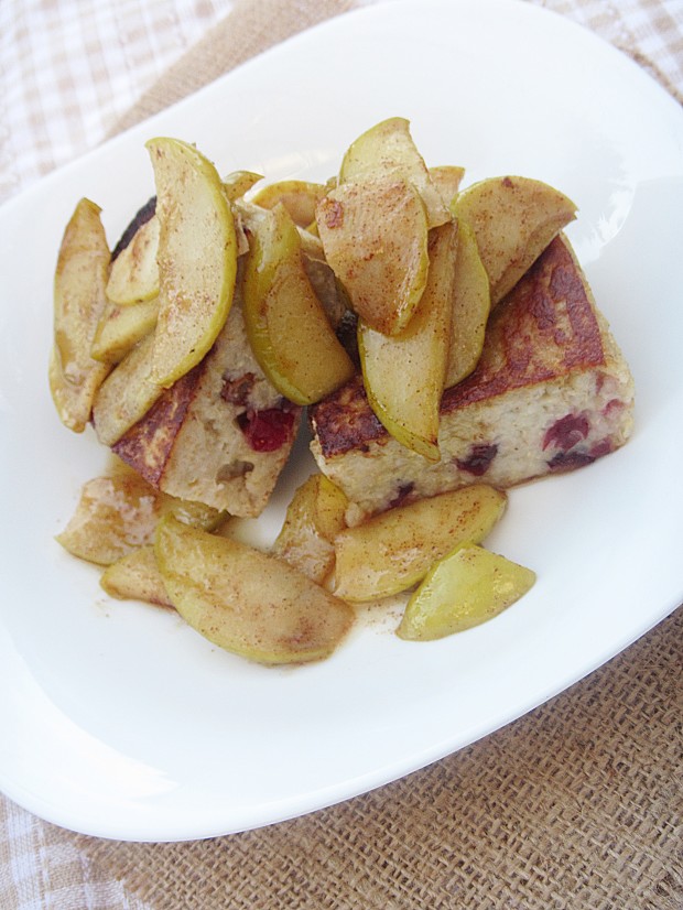 Baked quinoa oatmeal with maple caramelized apples. It's gluten free!